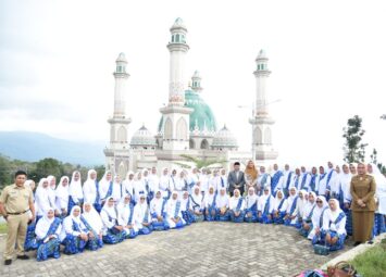 Bupati Tapsel Hadiri Peringatan Milad BKMT ke 42