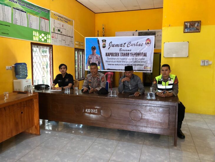 Kapolsek Tanah Sepenggal, Jum’at Curhat, dengan Masyarakat 