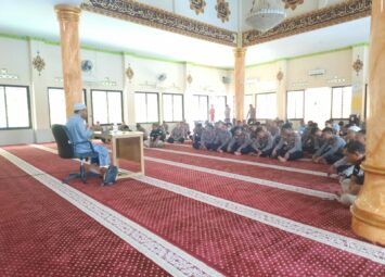 Polisi Takalar Gelar Binrohtal di Masjid As-Salam