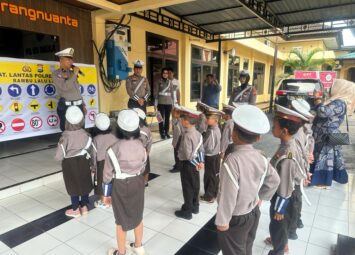 Sat Lantas Beri Sosialisasi Pada Anak Usia Dini