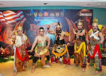 Pertama Kalinya, Panglima, Kapolri dan Kepala Staf Main Wayang