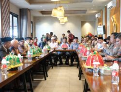 Wakapolda Sulsel Gelar Jumat Curhat di Kab.Gowa Sekaligus Bagi Sembako