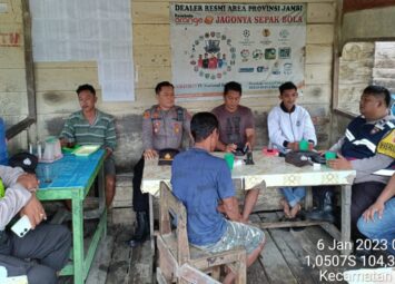 Kapolsek Sadu Beserta Anggota Laksanakan Jum’at Curhat