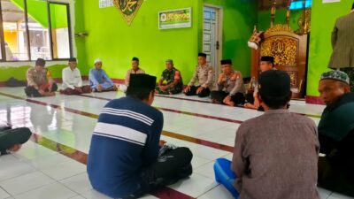 Gelar Jumat Curhat, Kapolsek Galsel Terima Aspirasi Warga