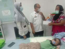Bupati Batu Bara Utus Ptl Kadis Kesehatan Jenguk Balita Alifah di RSU Adam Malik