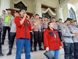 Peserta Aksi Demo Datangi Kantor Gubernur dan DPRD Provinsi Jambi