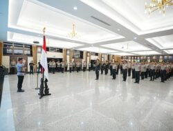 Kapolri Sematkan Tanda Kehormatan Bintang Bhayangkara Pratama ke 22 Pati Polri