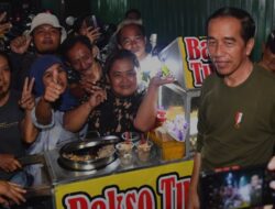 Presiden Jokowi Jalan Kaki Menyusuri Kawasan Malioboro