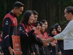 Presiden Jokowi Serahkan Bonus Apresiasi Bagi Atlet SEA Games Ke-32 Kamboja