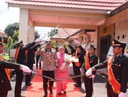 Tari Paduppa dan Pedang Pora Sambut Kedatangan Kapolres Bulukumba Yang Baru