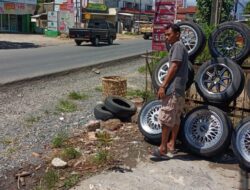 Pelebaran Jalan yang Tak Kunjung Usai, Berdampak Pada Sepinya Pelanggan Ban Bekas