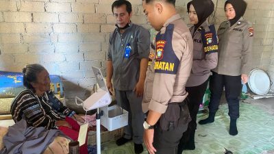 Warga Sambut Antusias Bakti Kesehatan Polri di Rempang