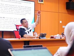 Berikan Kuliah Politik Hukum Program Doktor
