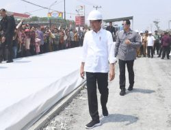 Presiden Jokowi Tinjau Proyek Rekonstruksi Jalan Rusak di Lampung Tengah