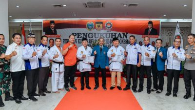 Pelantikan Pengprov KKI Sumut, Bupati Zahir Terima Sabuk Hitam