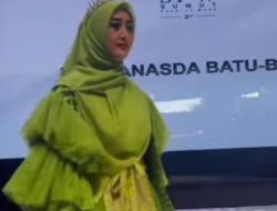 Ketua Tim Penggerak PKK Maya Zahir Tampil di Sumut Fashion Week