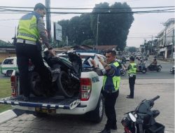 Satlantas Polresta Jambi Tindak Lima Pelanggar Aturan Lalu Lintas di Simpang Mayang Kota