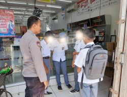Kedapatan Bolos Saat Jam Sekolah, Bhabinkamtimas Berikan Imbauan Bagi Pelajar