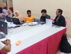 Tenaga Ahli Pemkab Sumedang Beri Pelatihan Aplikasi di Dinas Kominfo Buol