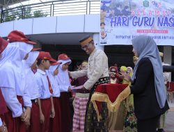 Berpakaian Adat, Pj. Bupati Takalar Irup Upacara Hari Guru Nasional tahun 2023