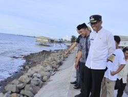 Pj. Bupati Takalar Tinjau Pembangunan Pengaman Pantai Desa Galesong Kota