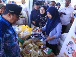 Cegah Inflasi, Pj. Gubernur bersama Pj. Bupati Takalar Tinjau Kegiatan Pasar Murah