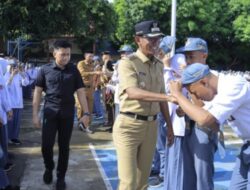Pembina Upacara di SMA 1 Takalar, Pj Bupati Ingatkan Siswa untuk Persiapkan Diri dalam Bangun Daerah