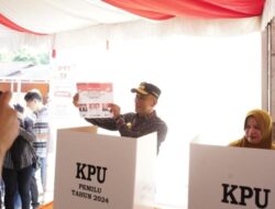 Pj.Gubernur Sulbar Zudan Nyoblos di TPS 17 Simboro-Mamuju