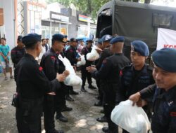 Kunjungi Demak dan Kudus, Sat Brimobda Jateng Bagikan Ribuan Paket Bansos pada Warga Terdampak Banjir
