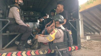 Nekat Bawa Miras, Puluhan Suporter PSS Sleman Diamankan Polisi di Area Stadion Manahan Solo