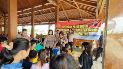 Polda Jateng Terjunkan Tim Psicologi Berikan Trauma Healing Korban Banjir