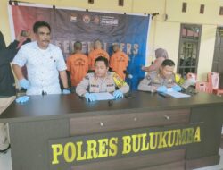 Kapolres Bulukumba Pimpin Konferensi Pers Penganiayaan Dengan Pisau Dapur.