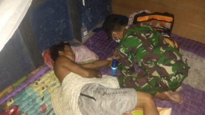 Satgas Pamtas RI-Mly Yonarmed 16/TK Laksanakan Pelayanan Kesehatan Door to Door di Perbatasan