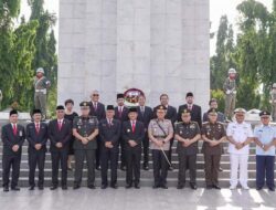 Pj Gubsu Hassanudin Bersama Forkopimda Ziarah ke Makam Pahlawan, Dalam Peringatan HUT Ke-76 Provinsi SUMUT 