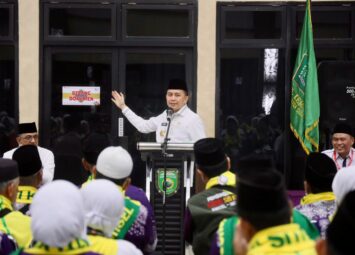 Pj Gubernur Agus Fatoni Lepas Keberangkatan 445 Jemaah