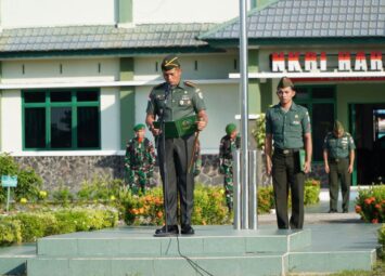 Dandim 1208/Sambas Letkol Czi Priyo Hindrarto S.I.P Pimpin Upacara Bendera Hari Senin