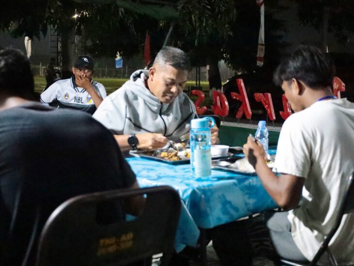 Brigjen TNI Dody Triwinarto Nikmati Kebersamaan Makan Malam Bersama Atlit PON Sulteng