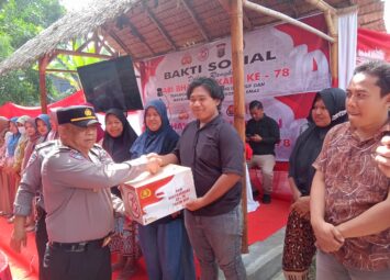 Kegiatan HUT Bhayangkara Ke-78,Polres Binjai Membagikan 1000 Bingkisan ke Masyarakat Kurang Mampu