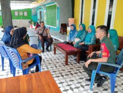 Bhabinkamtibmas dan Babinsa Sambangi Warga Dalam Rangka Cooling System Jelang Pemilu