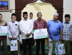 Walikota Menyerahkan Dana Hibah Pemko Binjai Secara Simbolis Untuk 3 Mesjid Kecamatan Binjai Utara