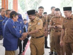 Walikota Binjai Menyematkan Seragam Kepala Lingkungan dan Pemberian Piala Pemenang Lomba Kelurahan Tingkat Kota Binjai tahun 2024