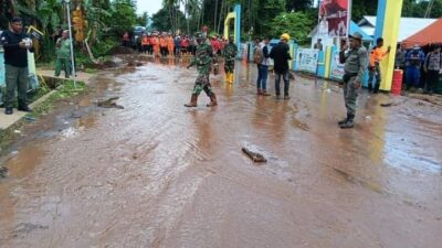Operasi Pencarian Korban Banjir Bandang di Kelurahan Rua Dihentikan Sementara Akibat Banjir Susulan