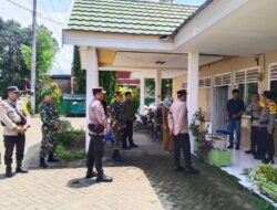 Kapolres Takalar dan Dandim Lakukan Pengecekan Personil Pengamanan Logistik Pilkada di Kantor Desa Bontokaddopepe
