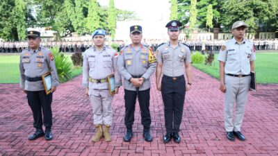 Kapolda Sulsel Pimpin Upacara Pemberian Penghargaan dan PTDH Personel Polda Sulsel