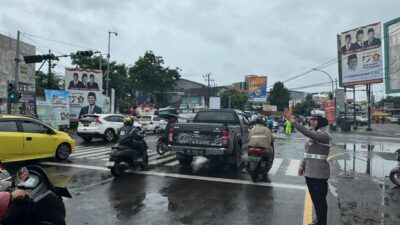 Polwan Polres Gowa Laksanakan Pengamanan Salat Jumat di Sejumlah Masjid