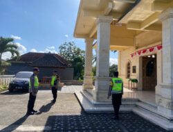 Polsek Penebel Atensi Misa Minggu Umat Kristen di Tiga Gereja
