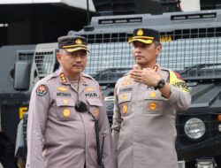 Polrestabes Semarang Kawal Demonstrasi Mahasiswa Kota Semarang Dengan Humanis
