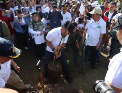 Kasdam XIV/Hasanuddin Bersama Forkopimda Sulsel Tanam Pohon di Hari Bumi 2025