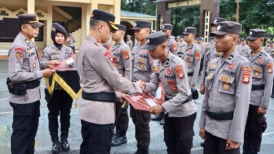 Kapolres Takalar Pimpin Upacara Pelepasan dan Pemberian Penghargaan 10 Bintara Remaja Gelombang II T.A 2024
