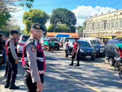 Polres Takalar Hadir di Tengah Warga : Patroli dan Pengaturan di Pasar Lengkese